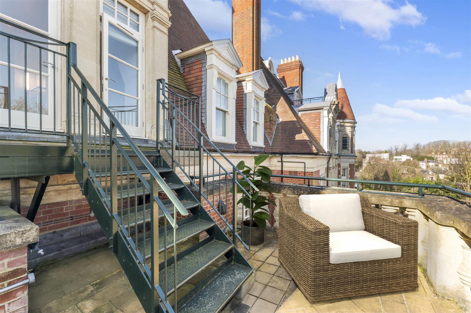 Frognal Rise Hampstead Village NW3 6PZ