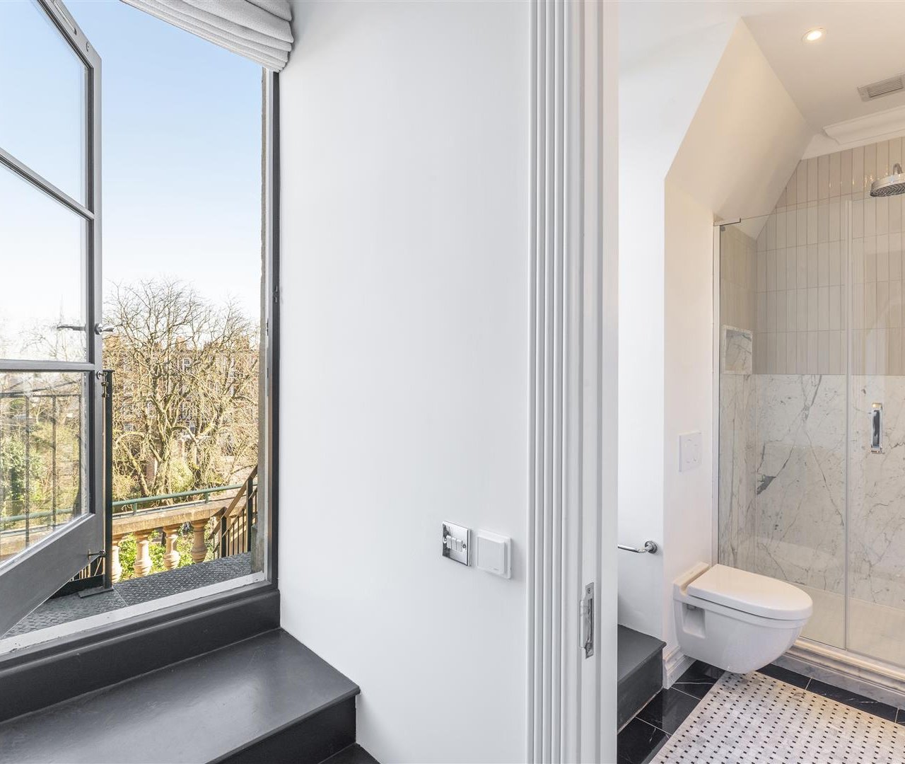 Frognal Rise Hampstead Village NW3 6PZ