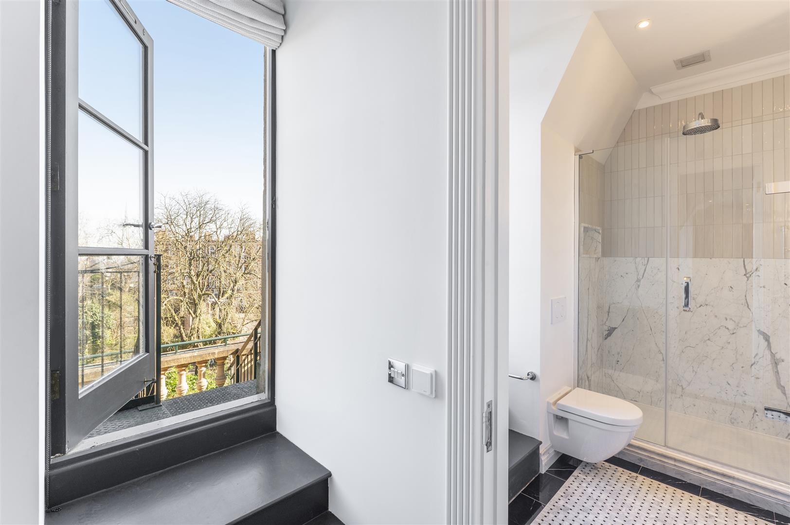 Frognal Rise Hampstead Village NW3 6PZ