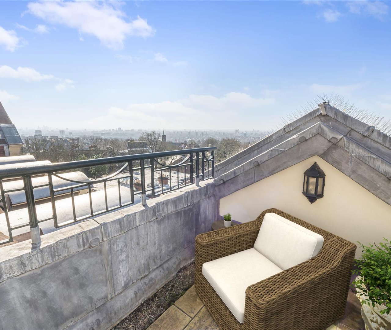 Frognal Rise Hampstead Village NW3 6PZ