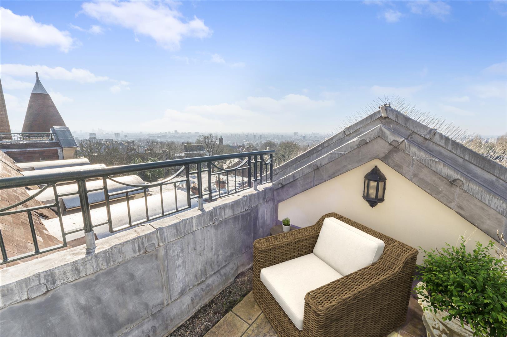 Frognal Rise Hampstead Village NW3 6PZ