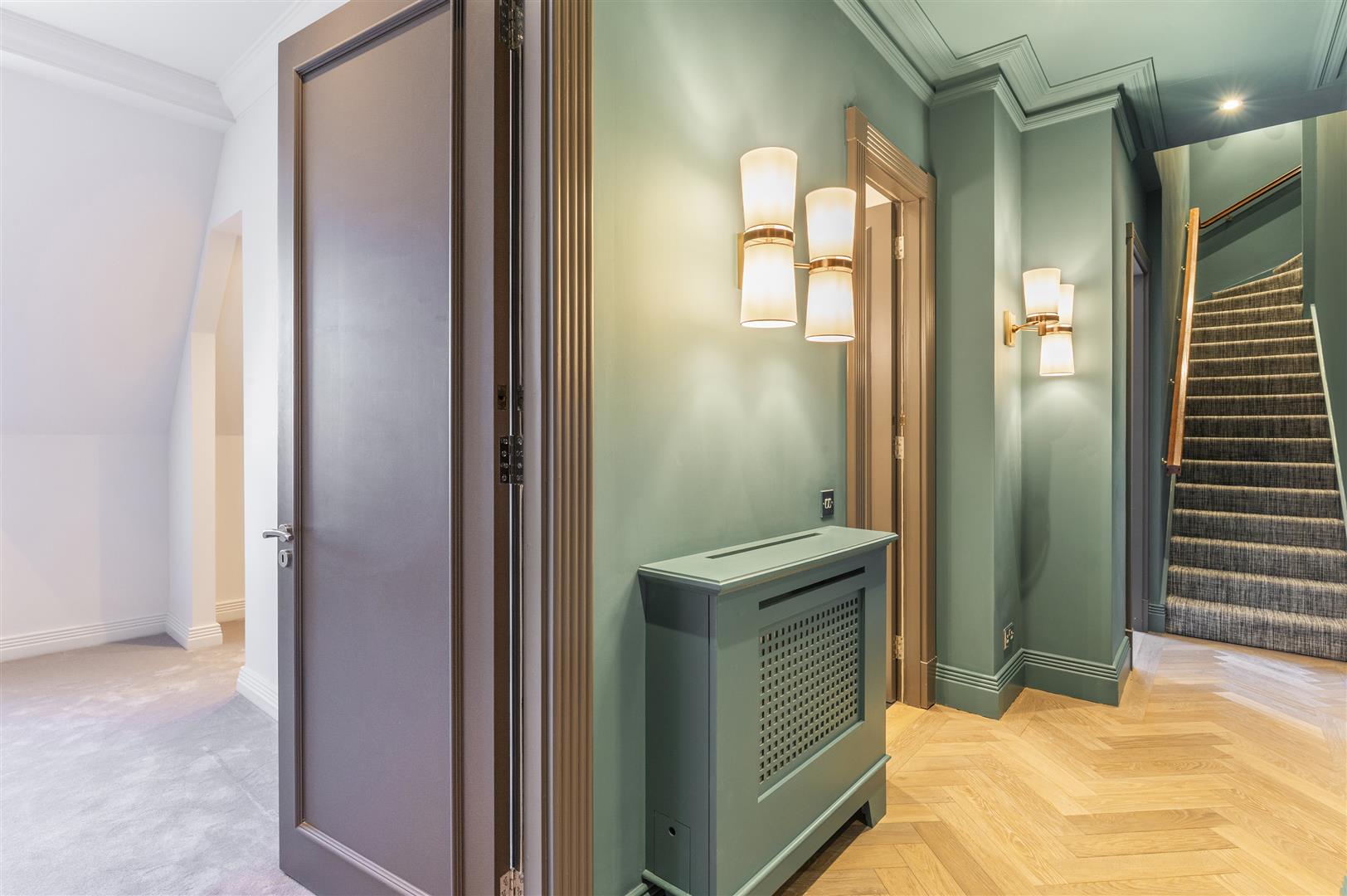 Frognal Rise Hampstead Village NW3 6PZ