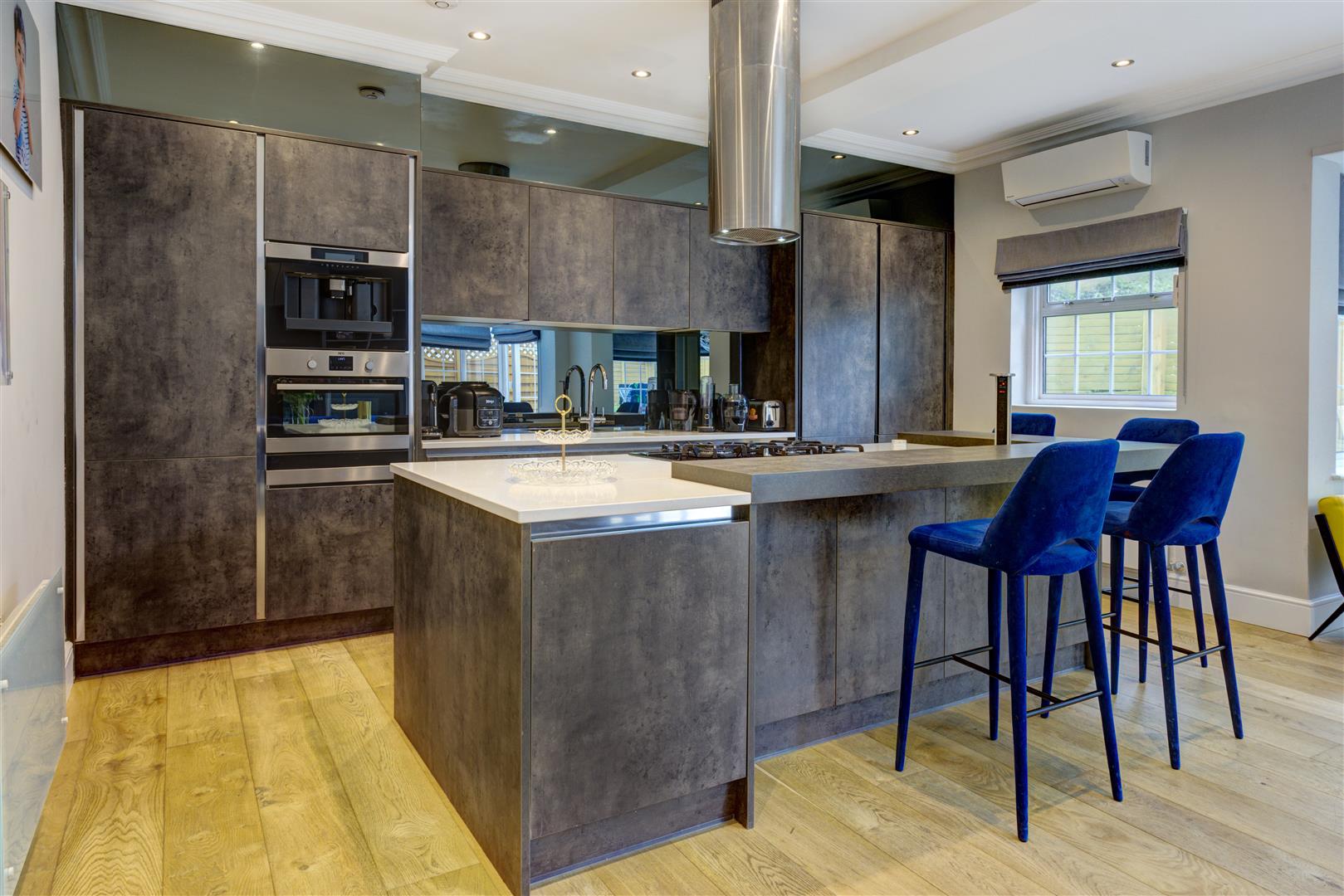 Park Drive Golders Hill Park NW11 7SN