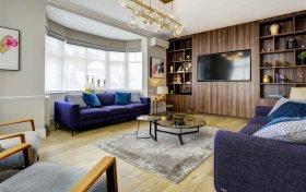 Park Drive Golders Hill Park NW11 7SN