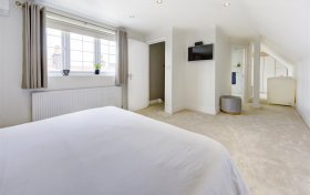 Park Drive Golders Hill Park NW11 7SN