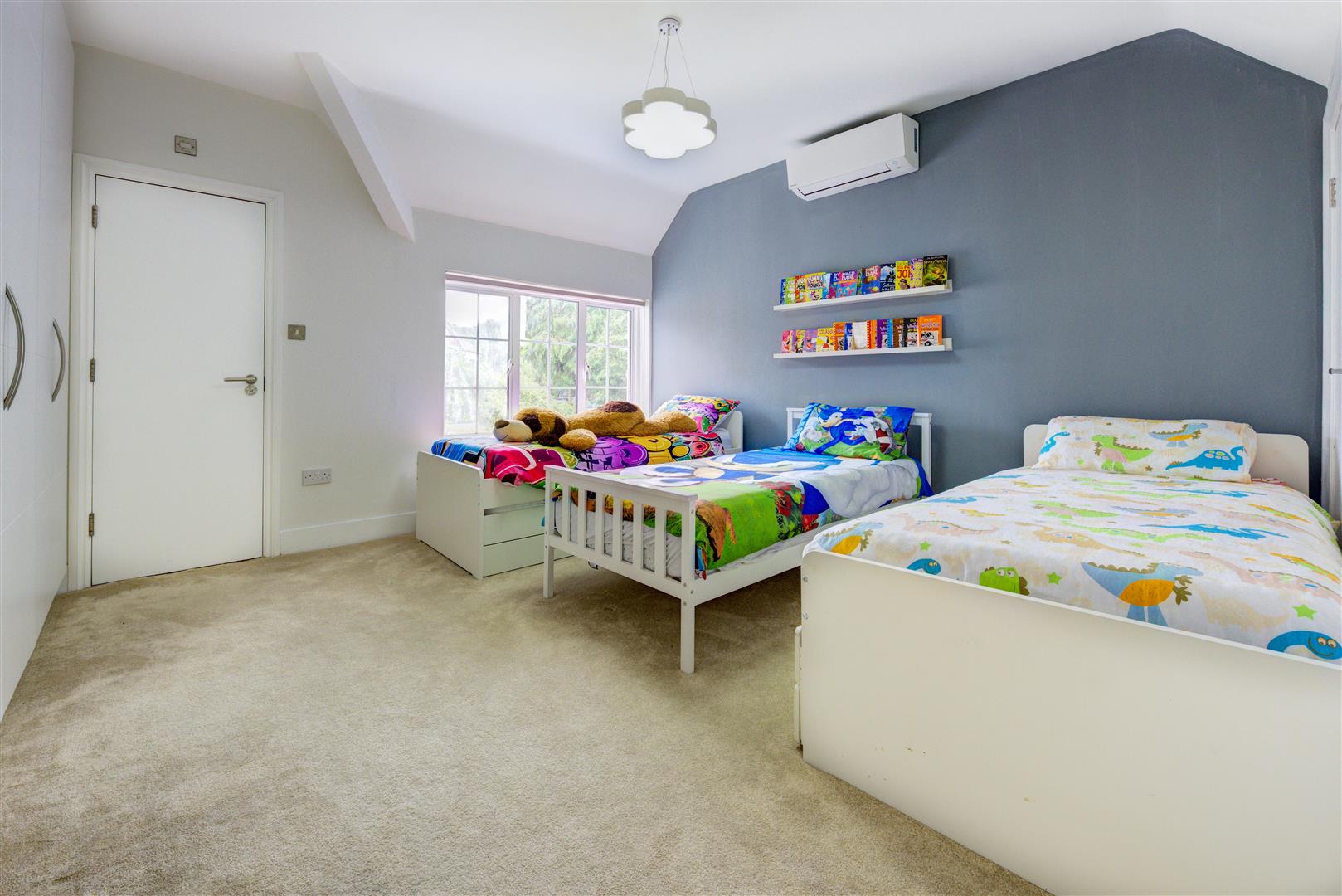 Park Drive Golders Hill Park NW11 7SN