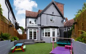 Park Drive Golders Hill Park NW11 7SN