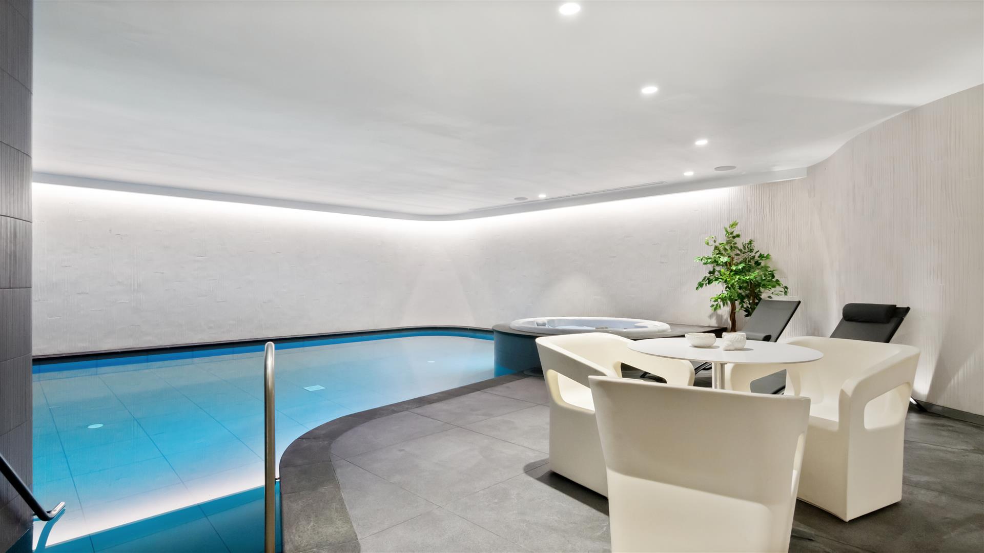 Redington Road Hampstead NW3 7RT