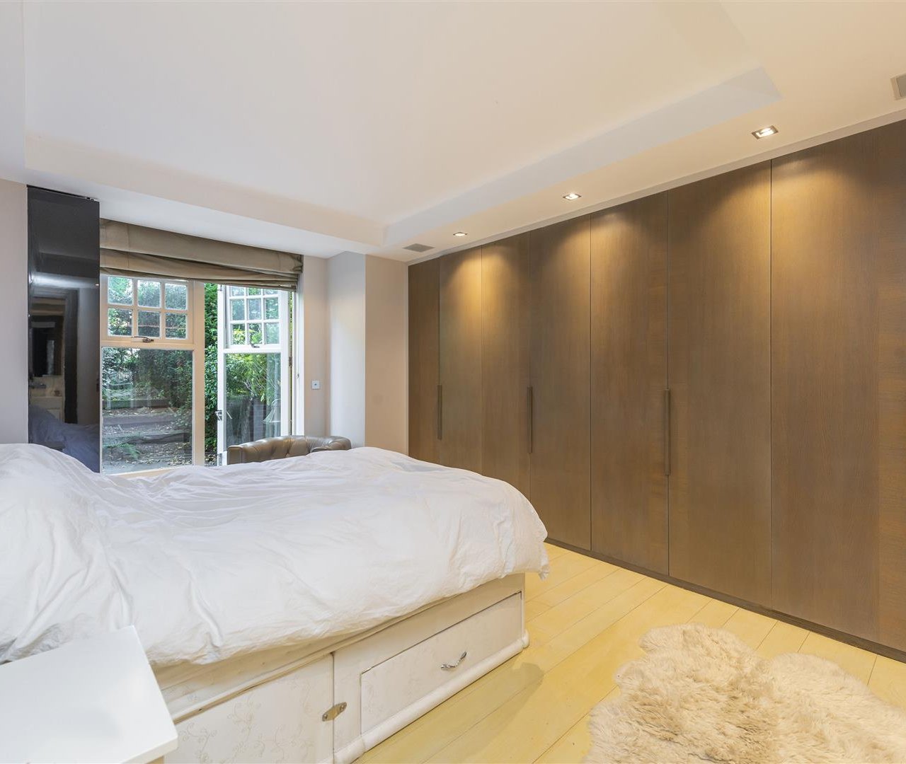 Frognal Rise Hampstead Village NW3 6PZ