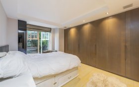 Frognal Rise Hampstead Village NW3 6PZ