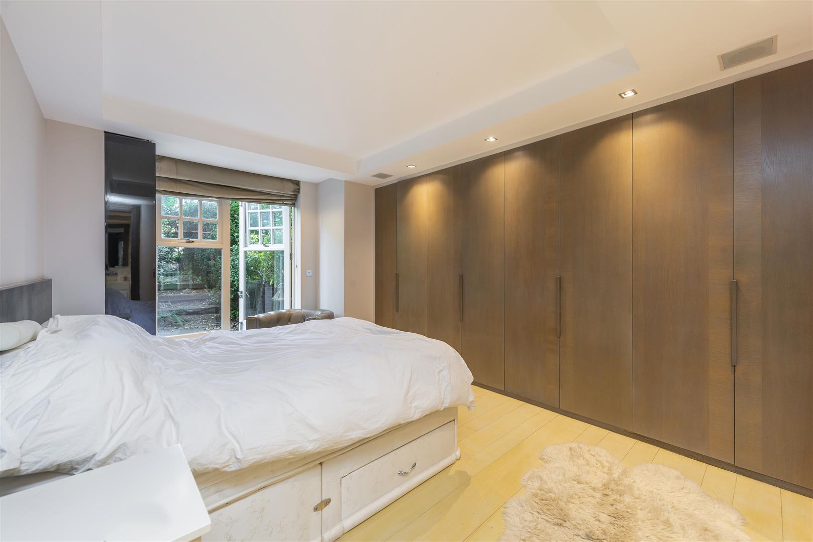 Frognal Rise Hampstead Village NW3 6PZ