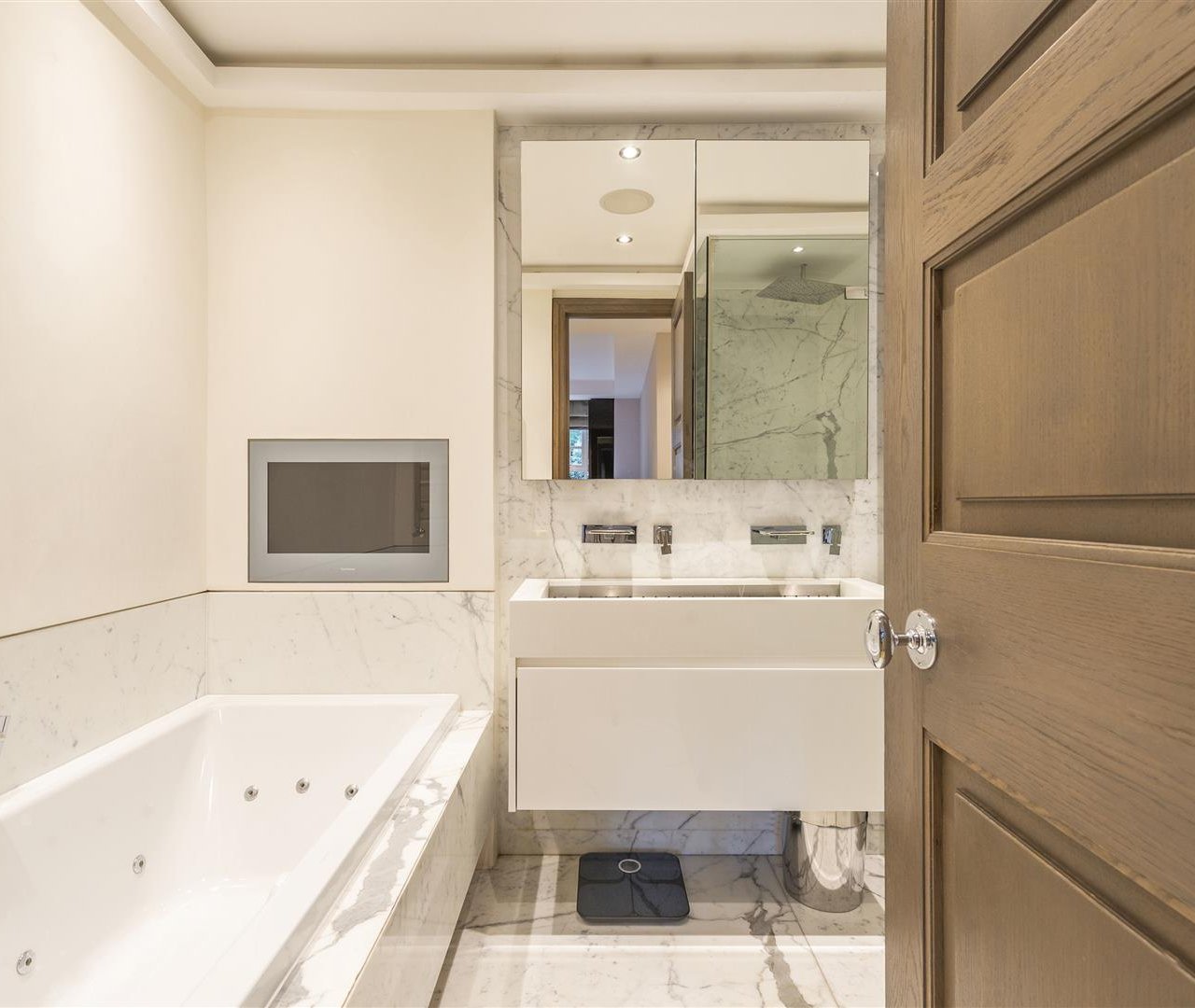 Frognal Rise Hampstead Village NW3 6PZ