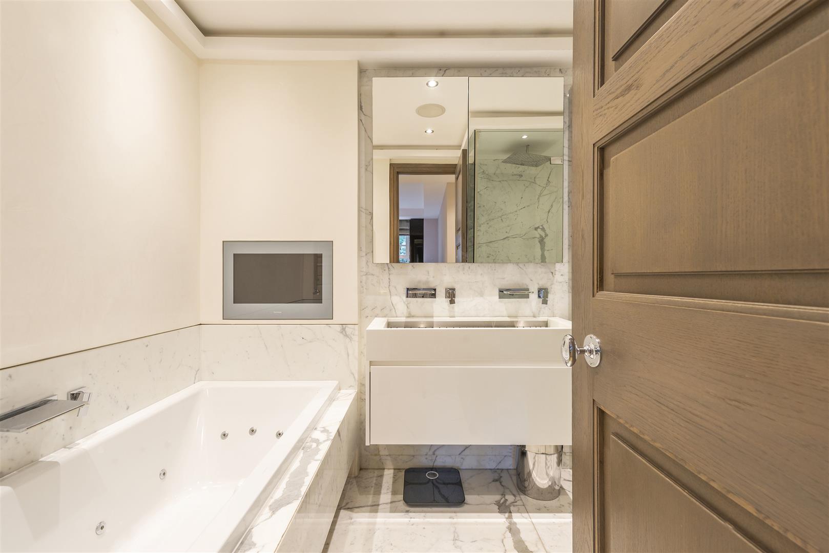 Frognal Rise Hampstead Village NW3 6PZ