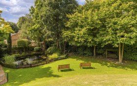 Frognal Rise Hampstead Village NW3 6PZ