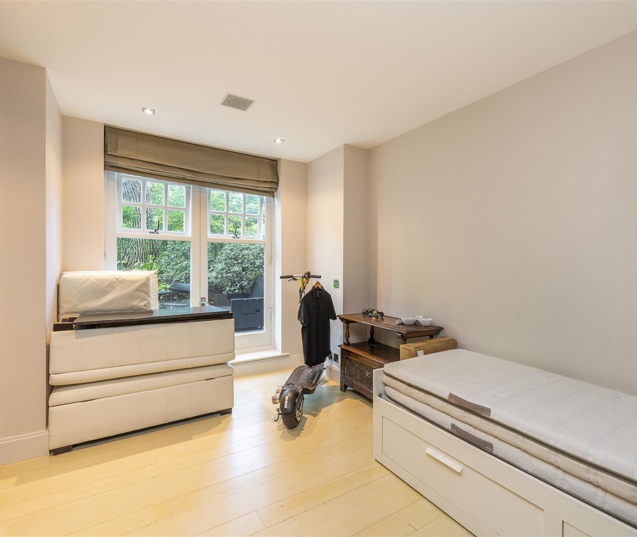 Frognal Rise Hampstead Village NW3 6PZ