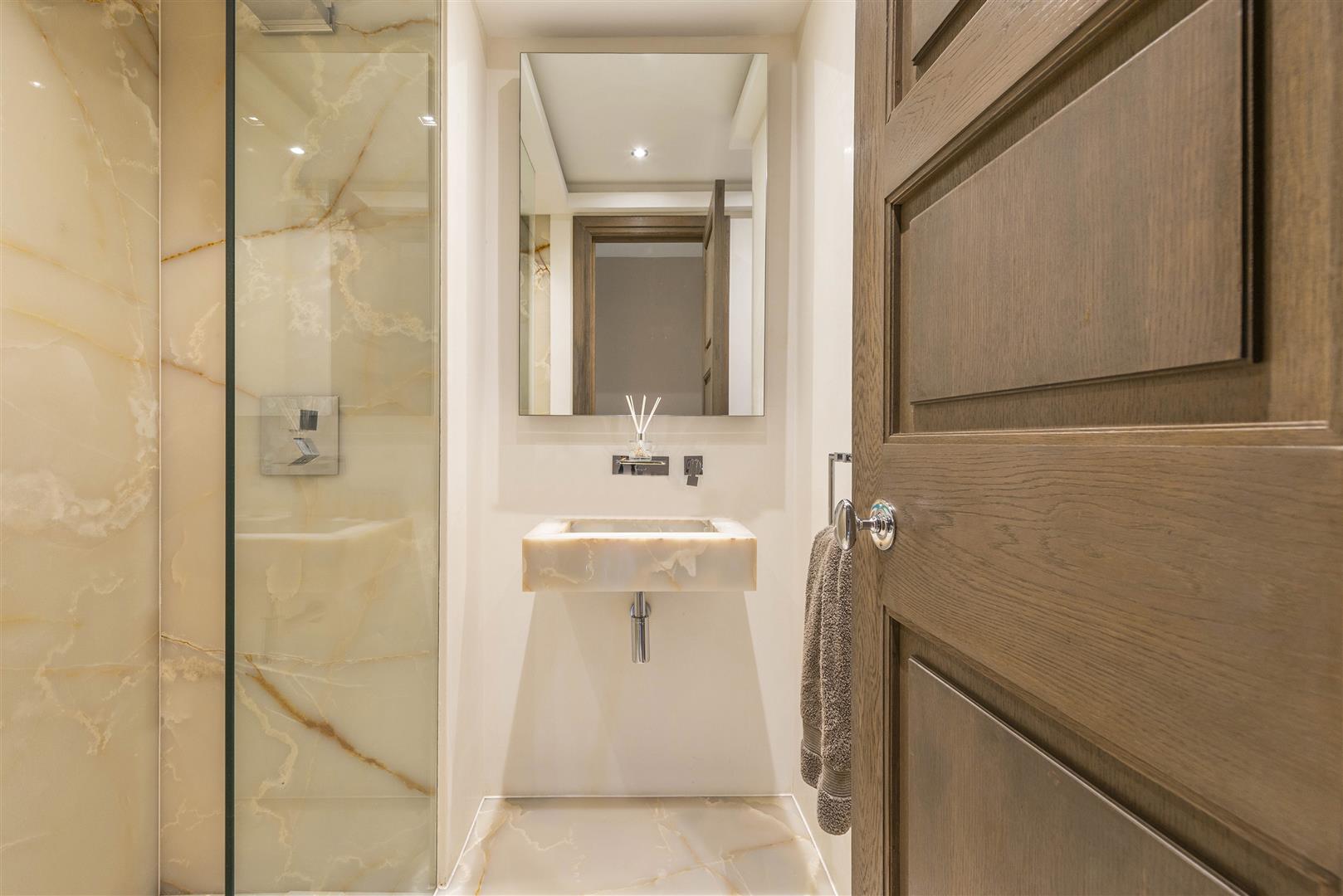 Frognal Rise Hampstead Village NW3 6PZ