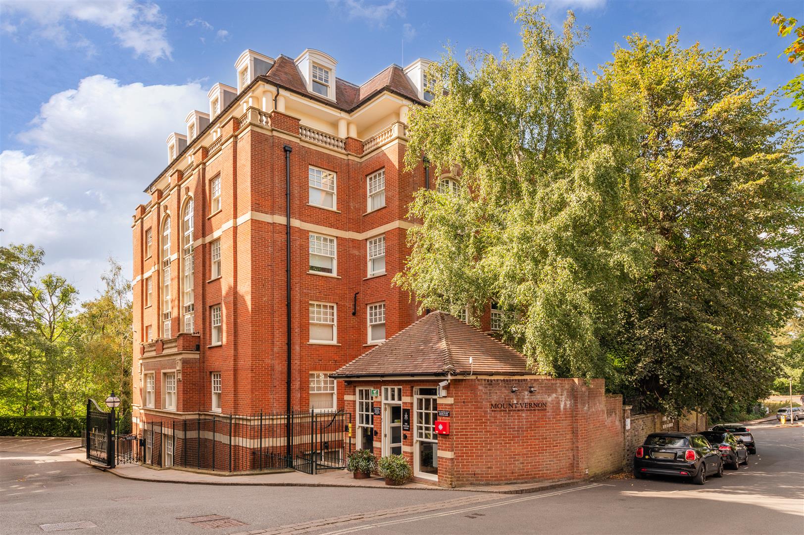 Frognal Rise Hampstead Village NW3 6PZ