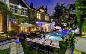 Frognal Hampstead NW3 6XY