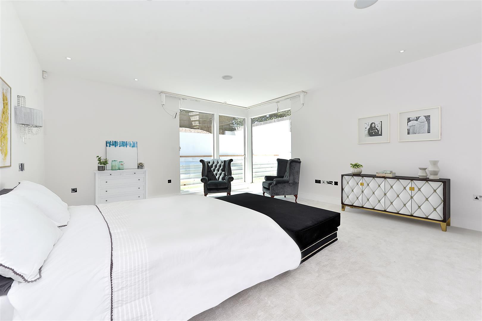 West Heath Road Hampstead NW3 7TH