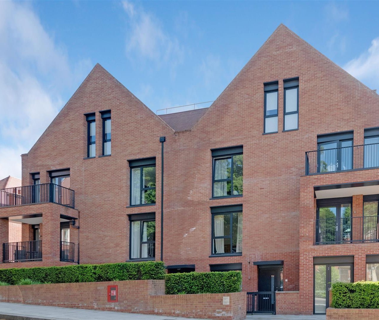 Kidderpore Avenue Hampstead NW3 7AS