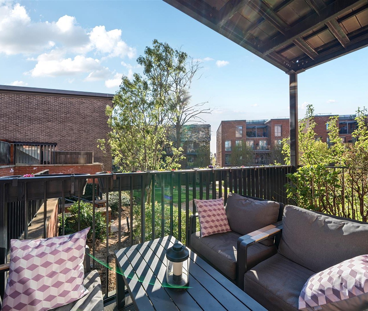 Kidderpore Avenue Hampstead NW3 7AS