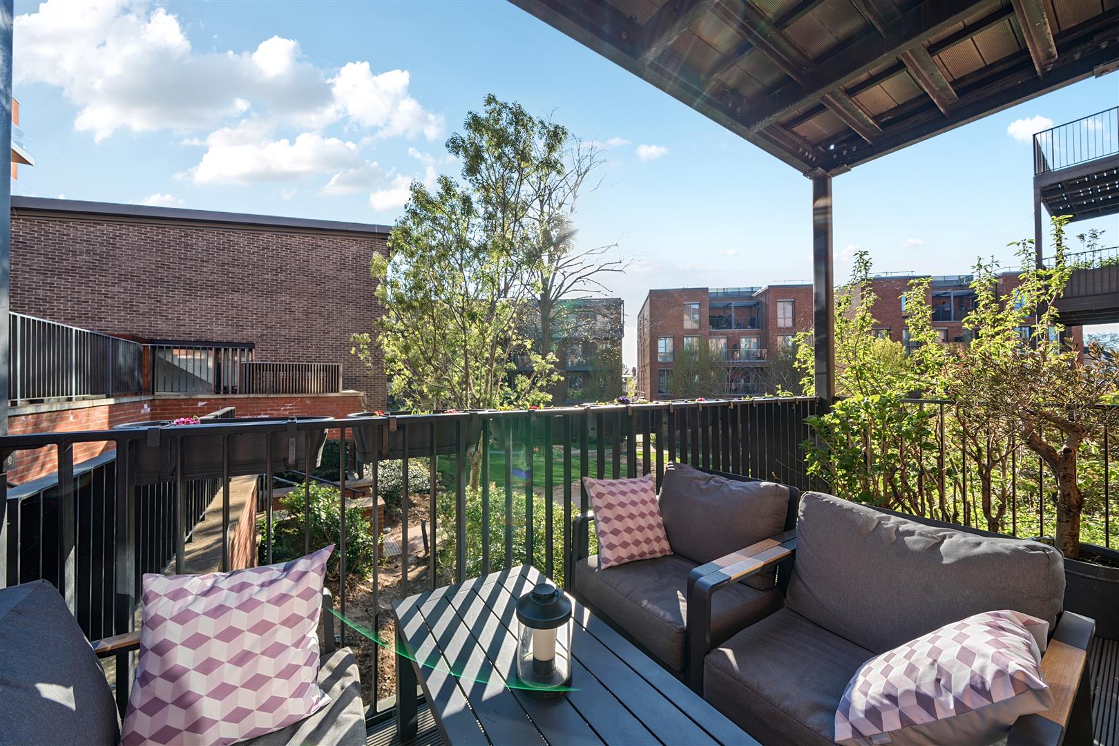 Kidderpore Avenue Hampstead NW3 7AS