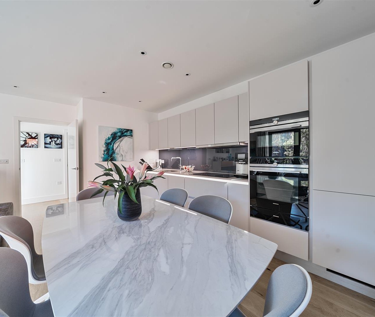 Kidderpore Avenue Hampstead NW3 7AS