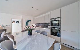 Kidderpore Avenue Hampstead NW3 7AS