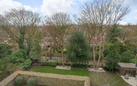 Oak Hill Park Hampstead NW3 7LP