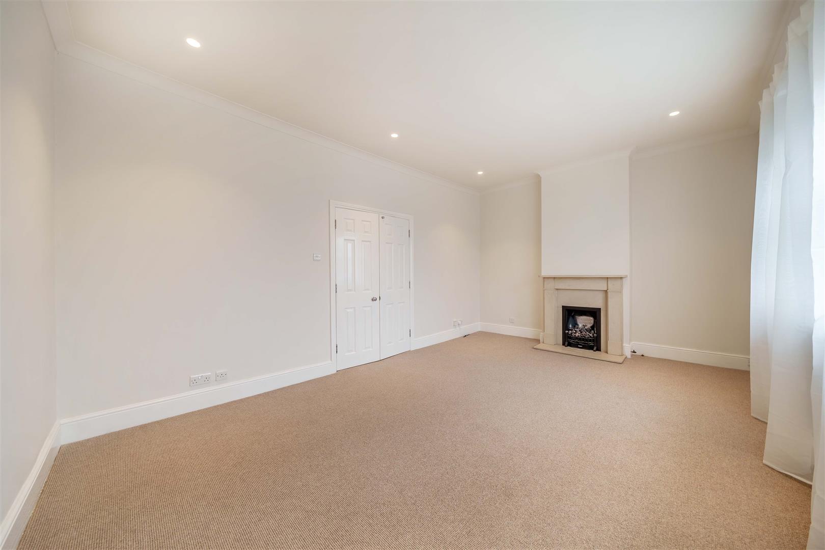 Oak Hill Park Hampstead NW3 7LP