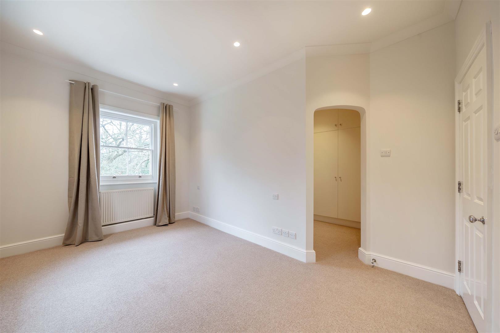 Oak Hill Park Hampstead NW3 7LP