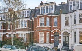 Glenmore Road Belsize Park NW3 4BY