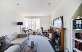 Glenmore Road Belsize Park NW3 4BY