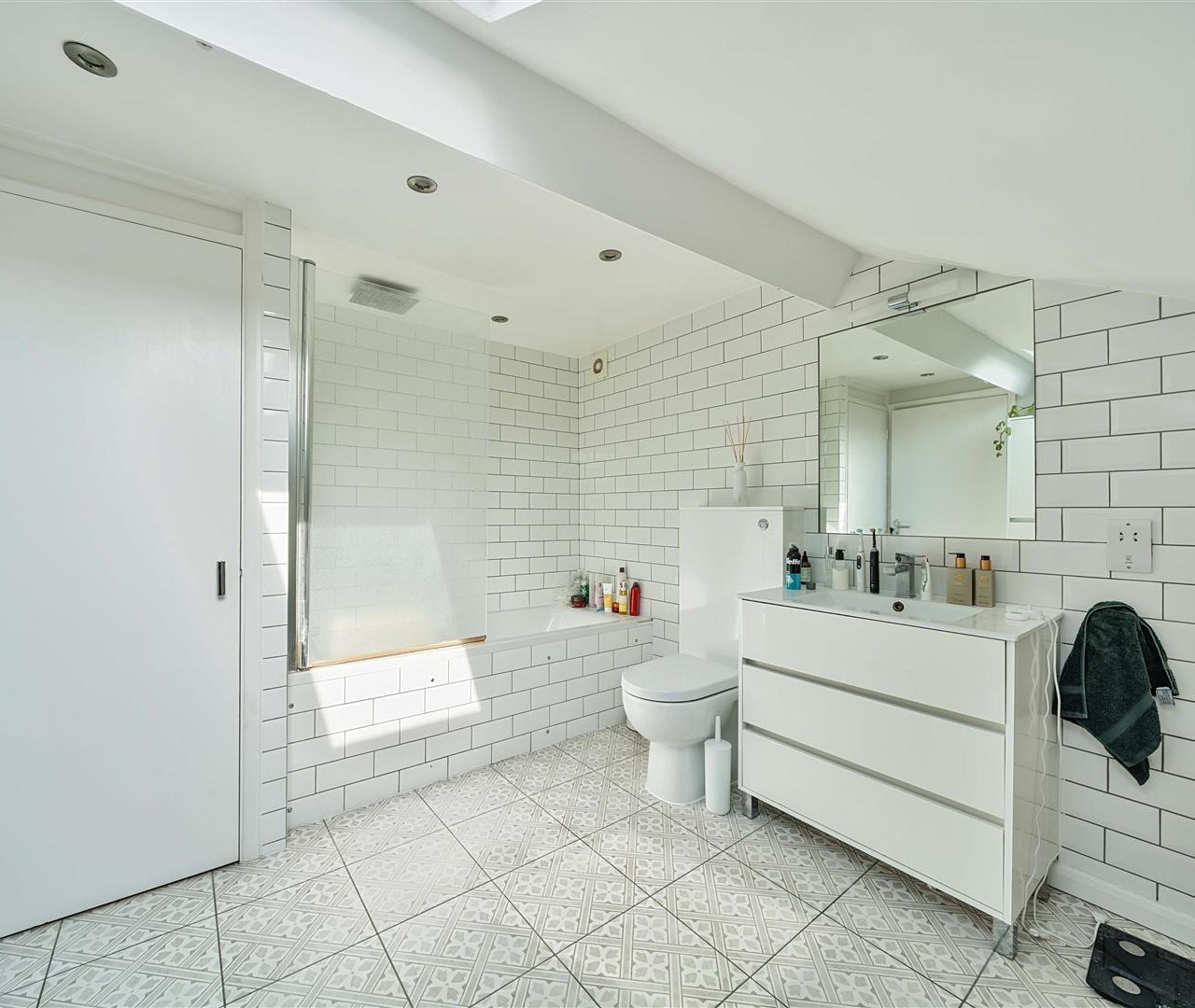 Glenmore Road Belsize Park NW3 4BY