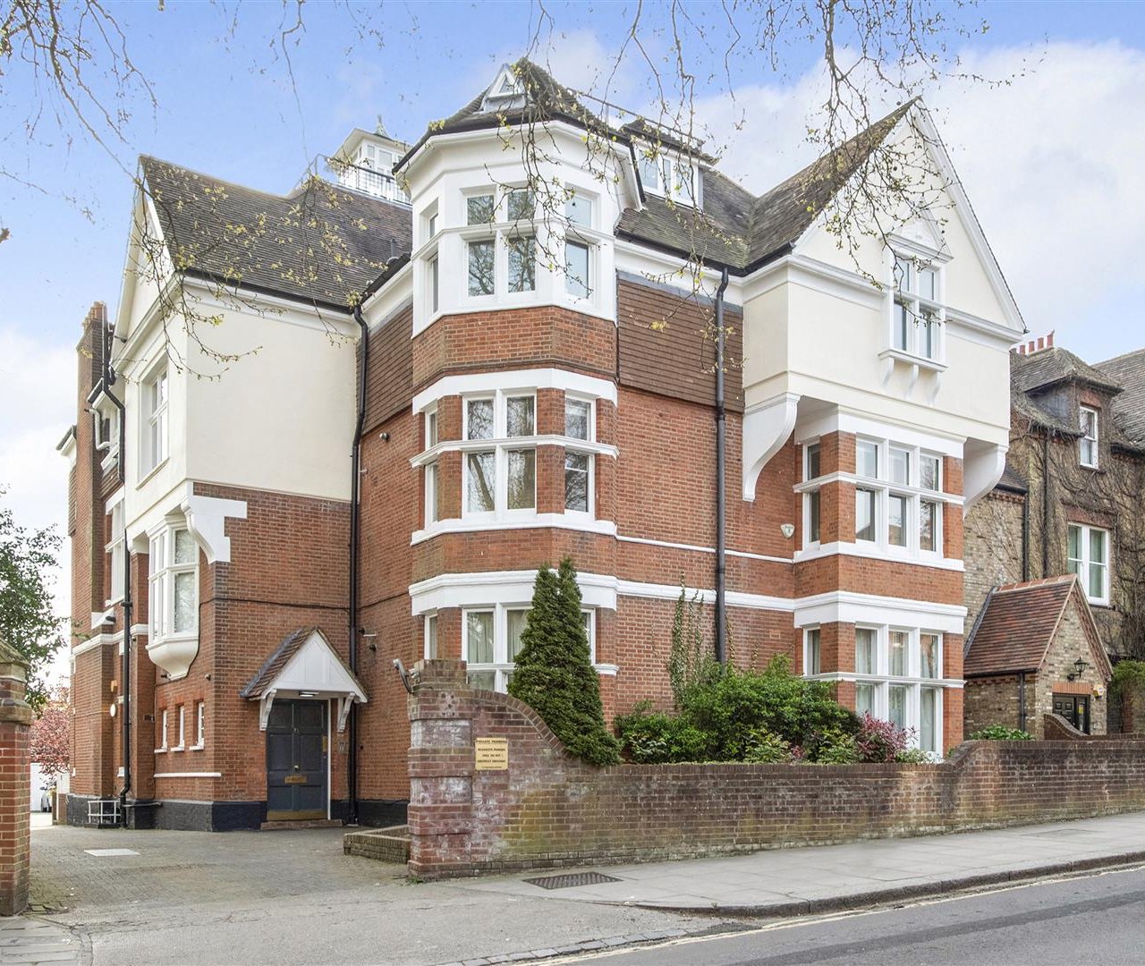 Fitzjohns Avenue Hampstead NW3 6PD