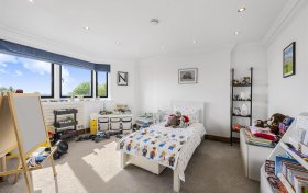 Lindfield Gardens, Hampstead, NW3 6PT