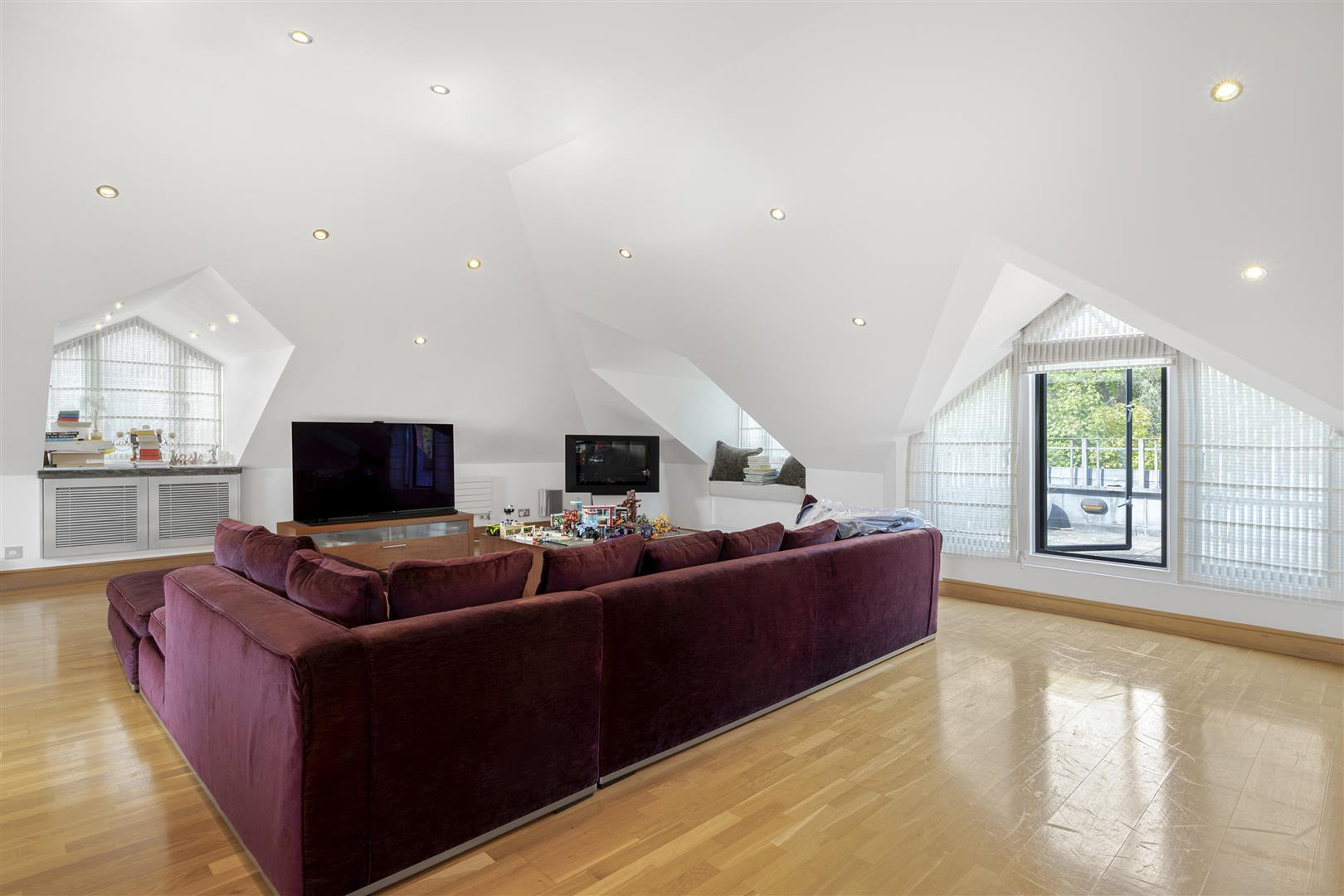 Lindfield Gardens, Hampstead, NW3 6PT