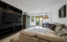 Lindfield Gardens, Hampstead, NW3 6PT