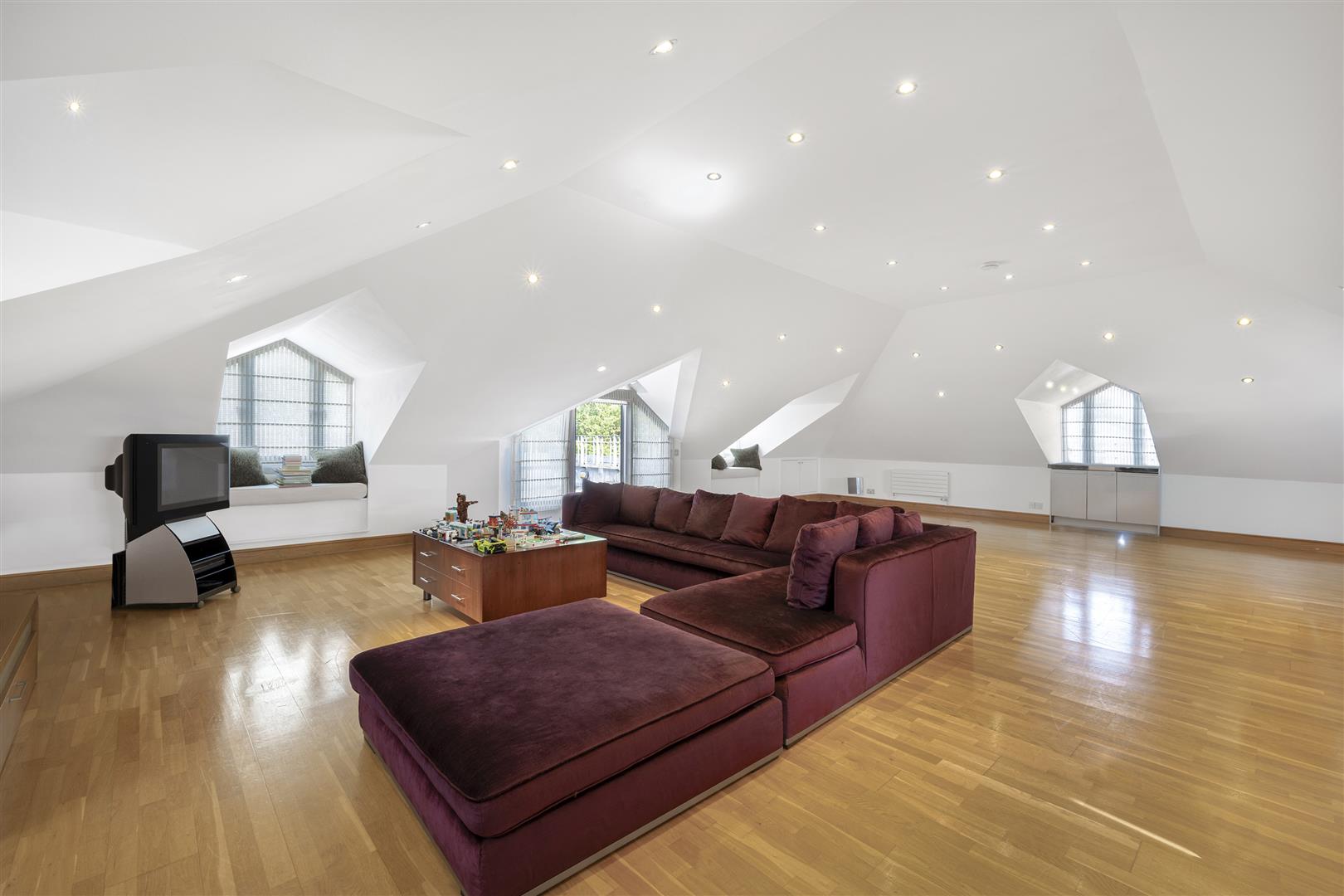 Lindfield Gardens, Hampstead, NW3 6PT