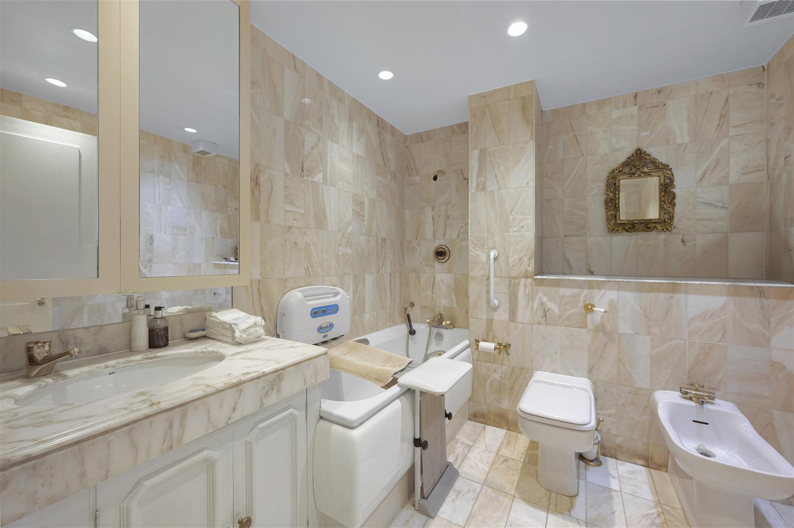 West Heath Road Hampstead NW3 7UU