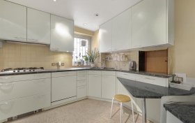 West Heath Road Hampstead NW3 7UU