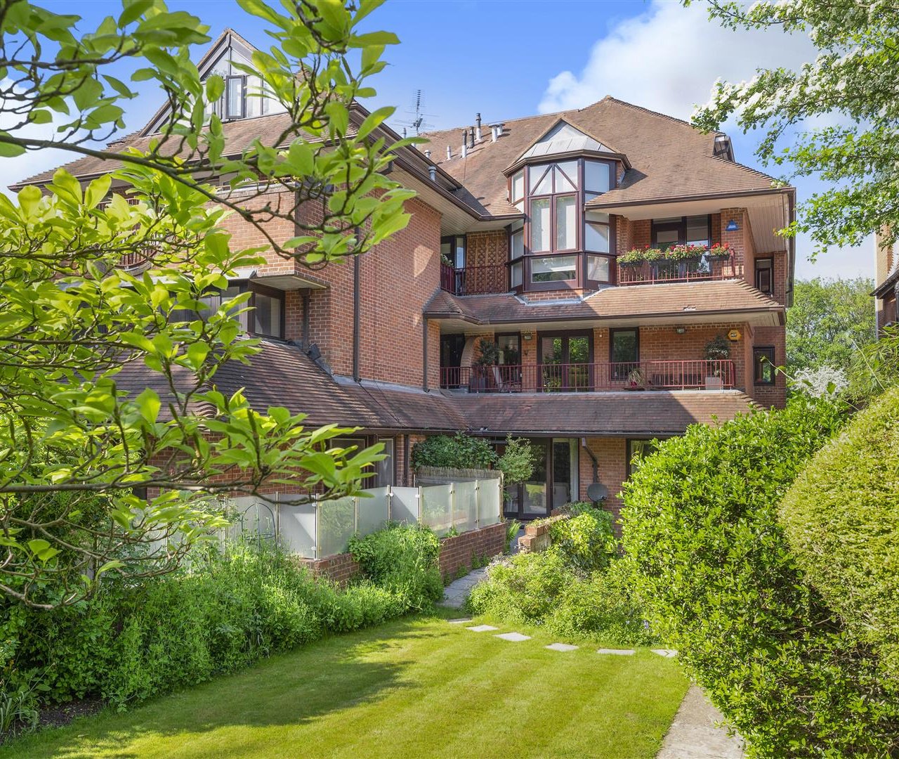 West Heath Road Hampstead NW3 7UU