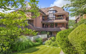 West Heath Road Hampstead NW3 7UU