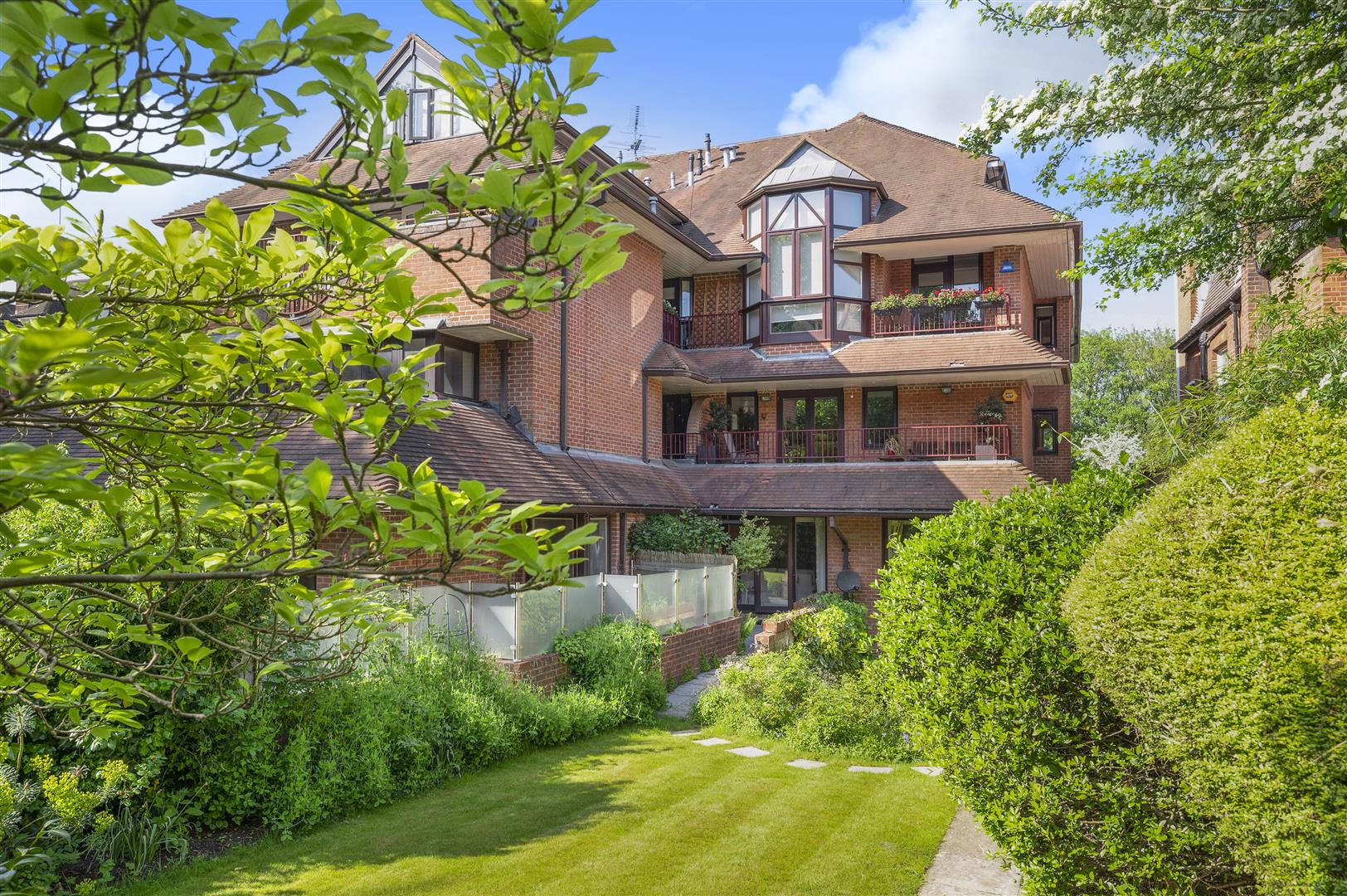 West Heath Road Hampstead NW3 7UU