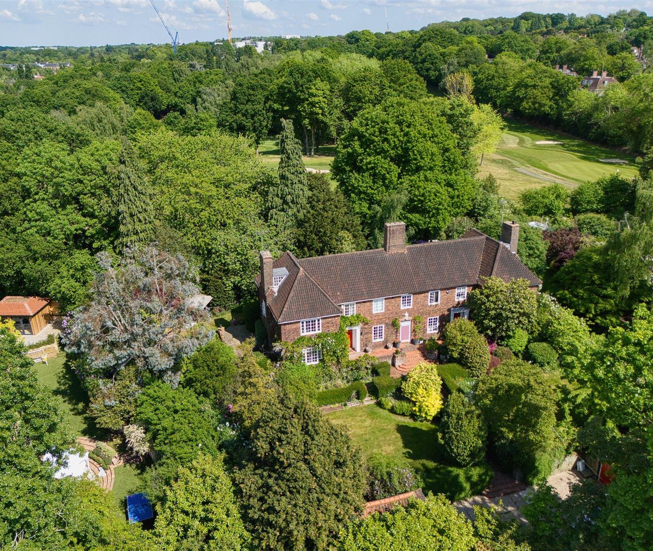 Bunkers Hill Hampstead Garden Suburb NW11 6XA