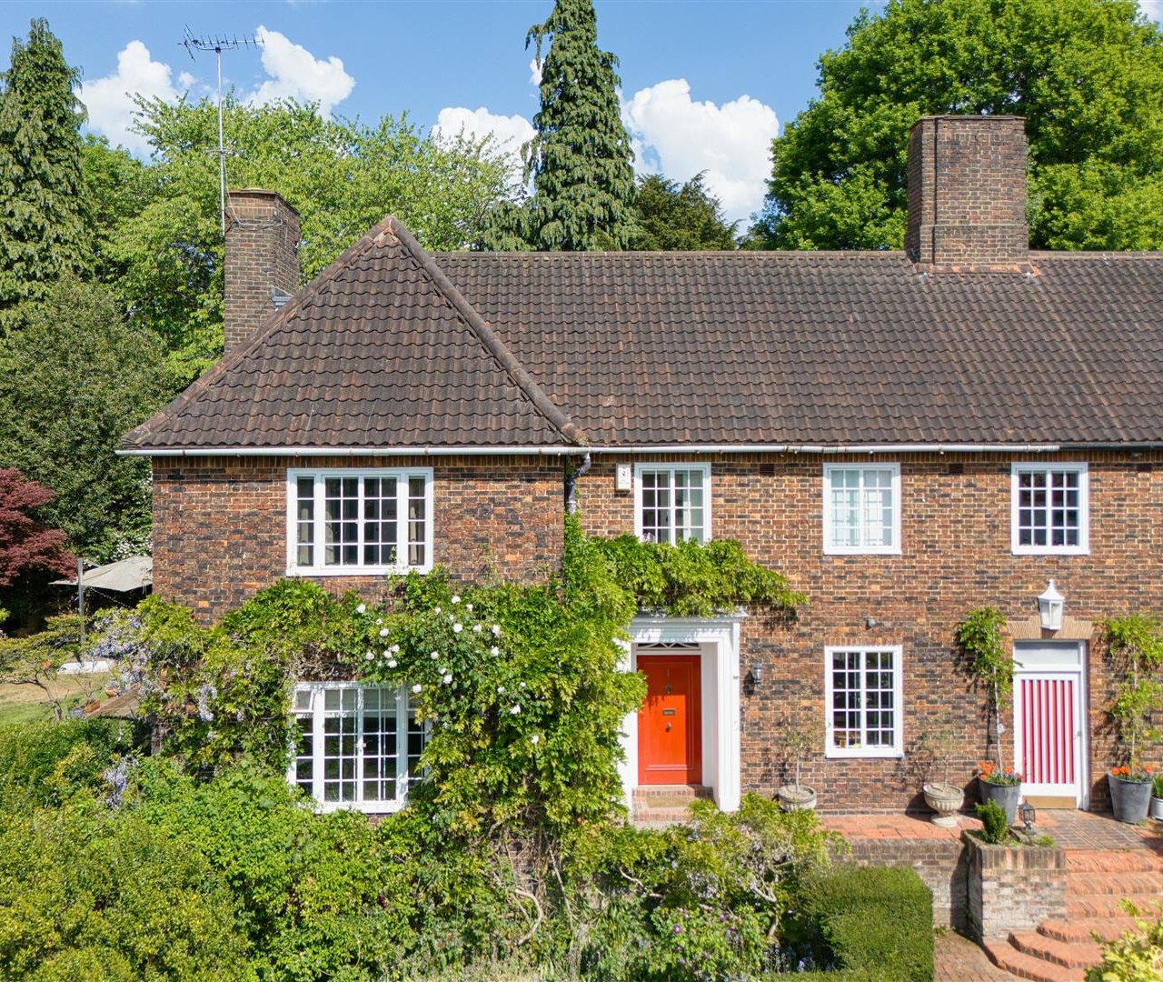 Bunkers Hill Hampstead Garden Suburb NW11 6XA