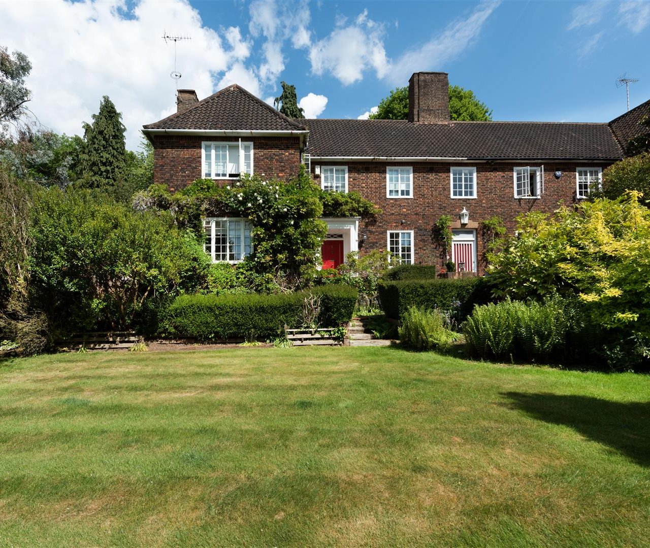 Bunkers Hill Hampstead Garden Suburb NW11 6XA