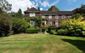 Bunkers Hill Hampstead Garden Suburb NW11 6XA