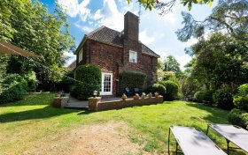 Bunkers Hill Hampstead Garden Suburb NW11 6XA
