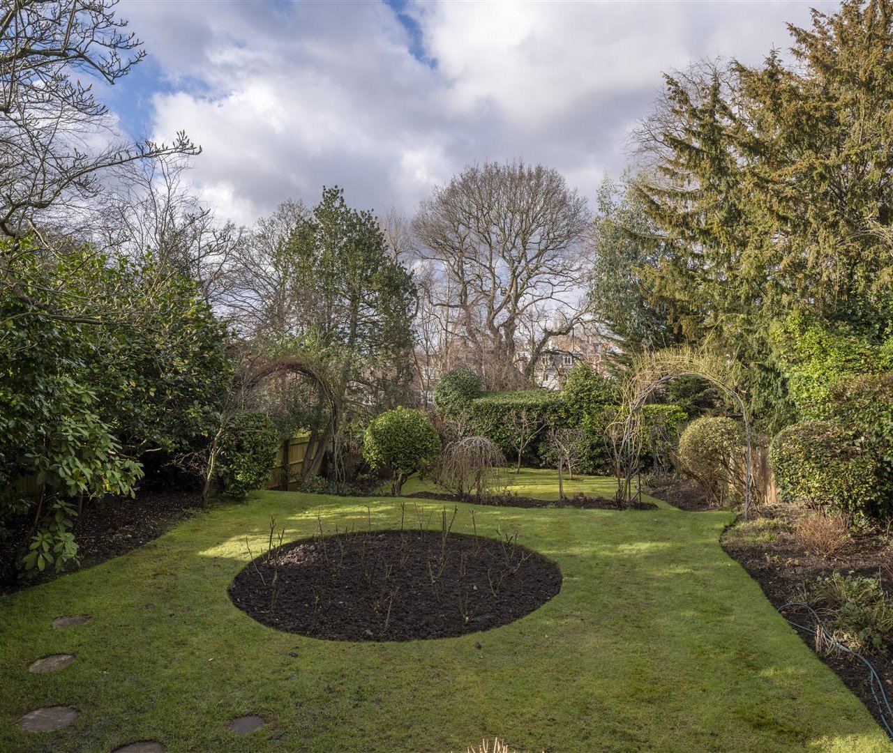 Oakhill Avenue Hampstead NW3 7RE